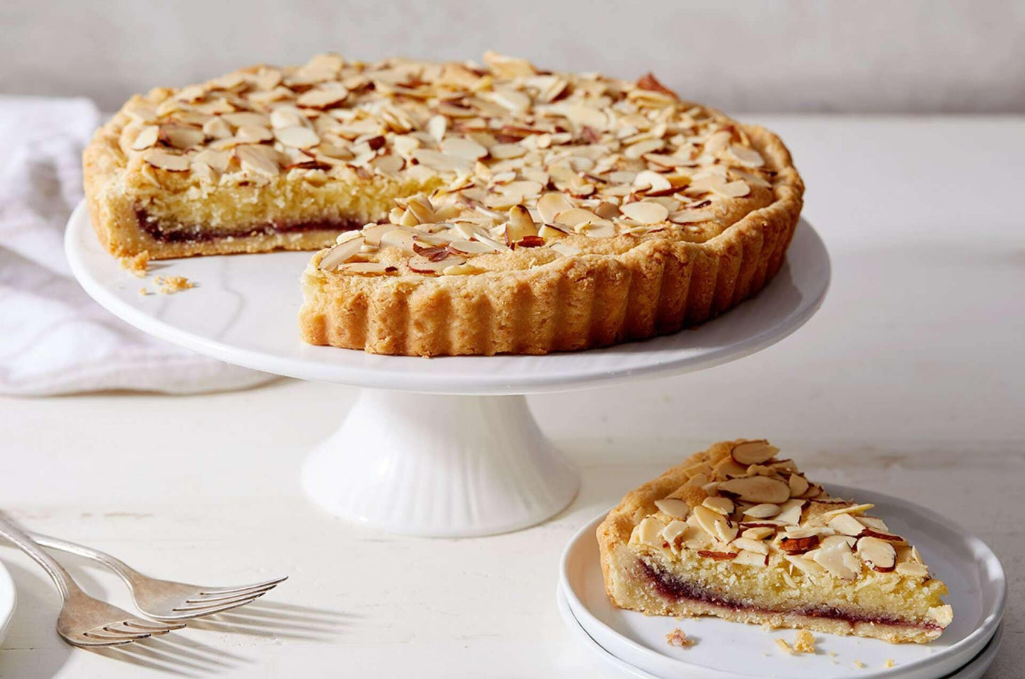THE HAPPY BAKERY CO | authentic & homemade Bakewell tart | Raspberry and Almond tart