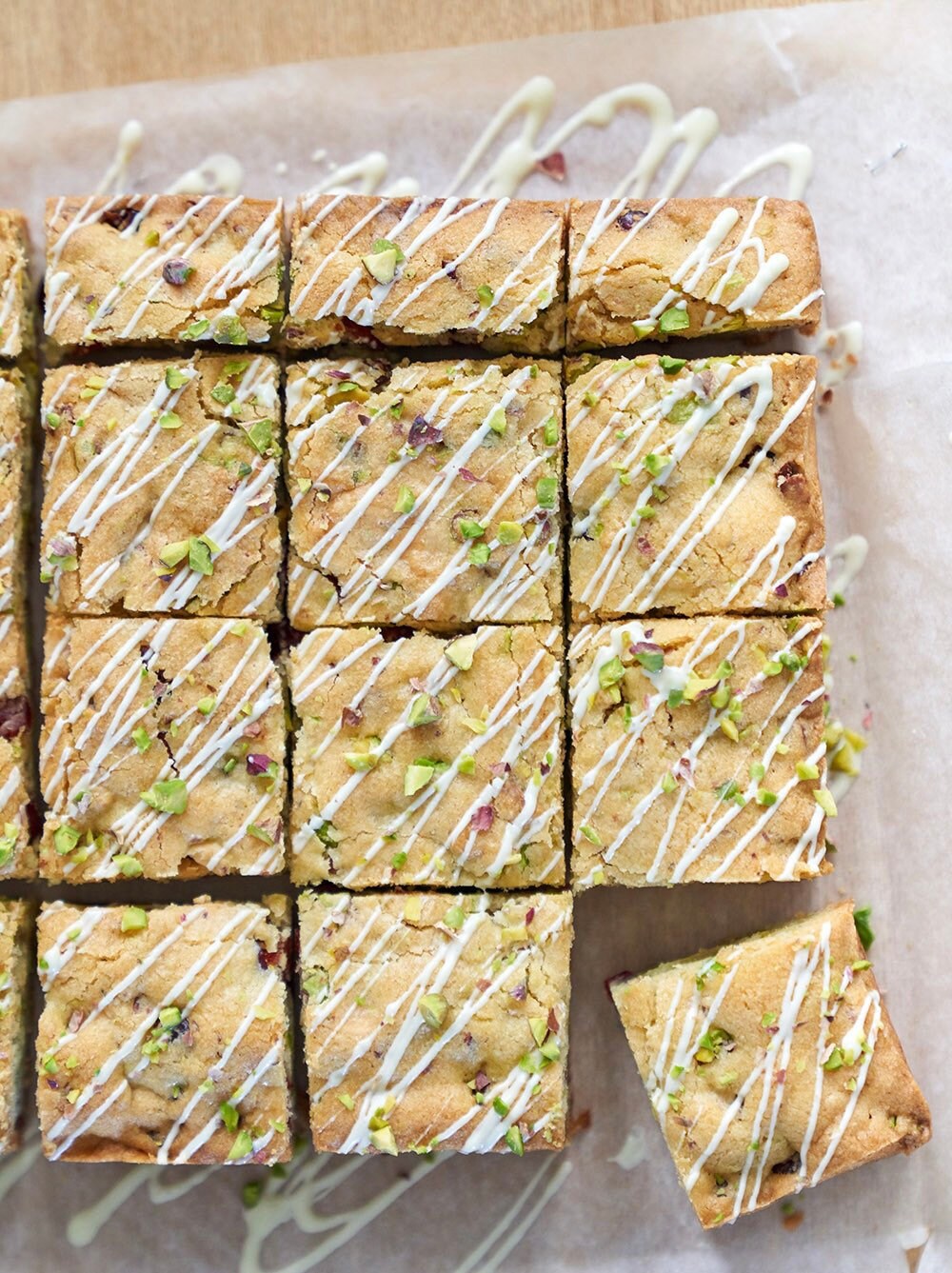 HAPPY BAKERY CO | luxury Blondies (white chocolate brownies) | pistachio | strawberry